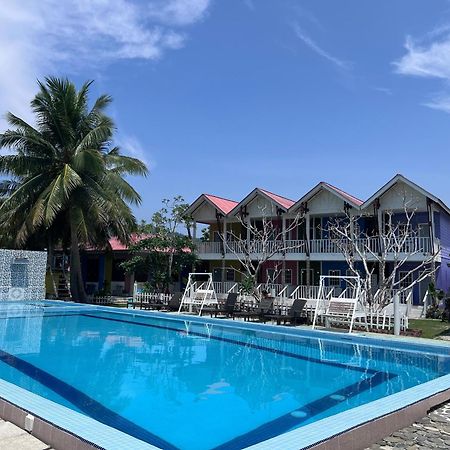 קואה Capital O 91017 Tuba Beach Resort @ Pulau Tuba מראה חיצוני תמונה