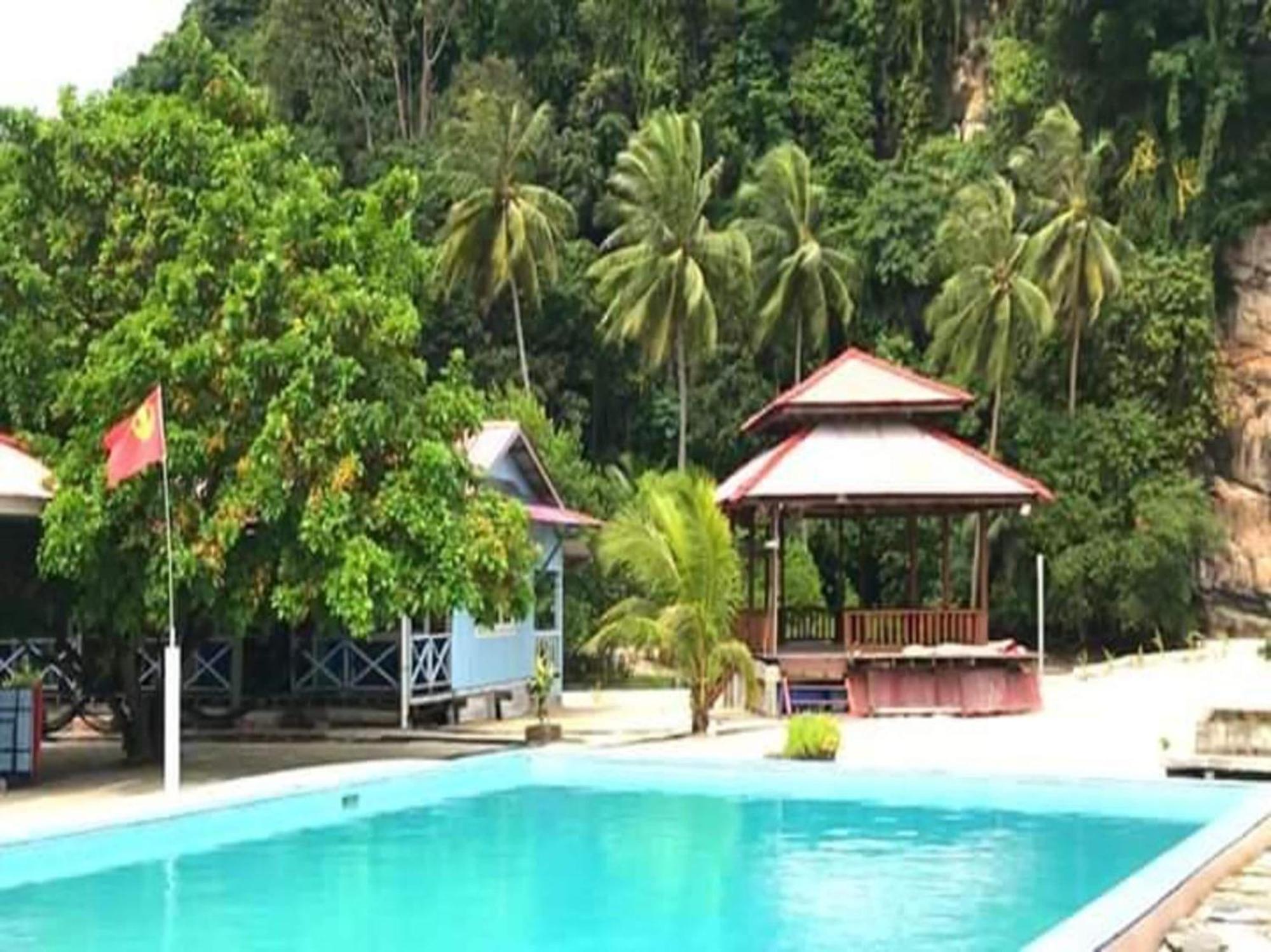 קואה Capital O 91017 Tuba Beach Resort @ Pulau Tuba מראה חיצוני תמונה