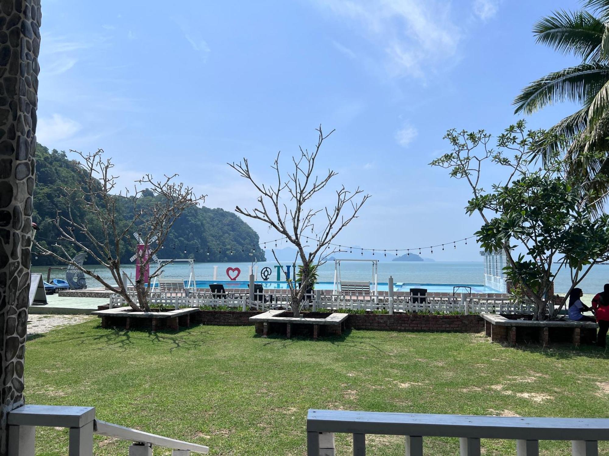 קואה Capital O 91017 Tuba Beach Resort @ Pulau Tuba מראה חיצוני תמונה